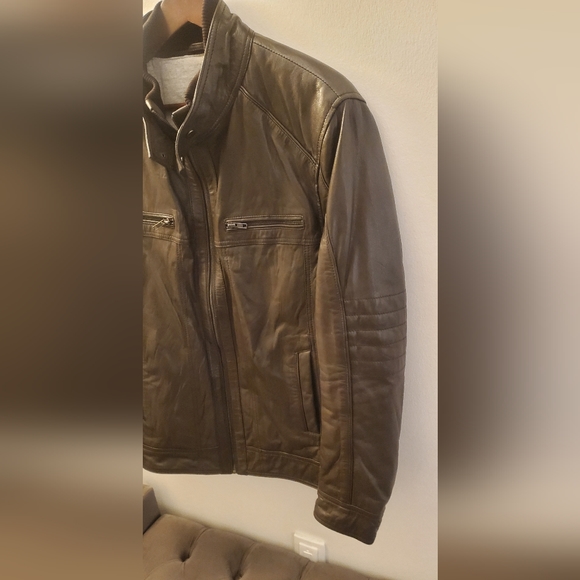 **SOLD** Danier leather jacket excellent condition - Picture 3 of 5